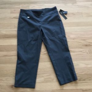 Women’s grey Capri pants